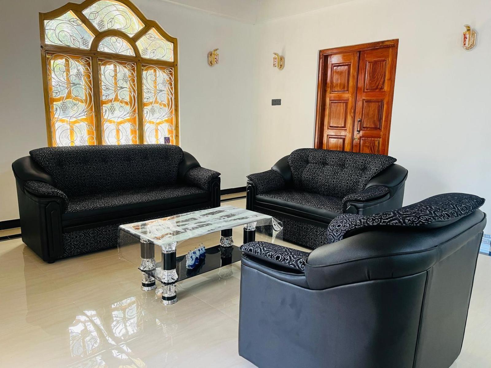 J & J Homestay Джафна Экстерьер фото